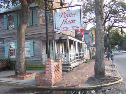pirates house 005