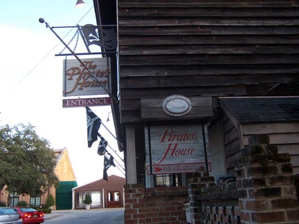 pirates house 008